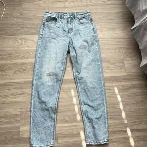 Brand new American Eagle light wash mom jeans